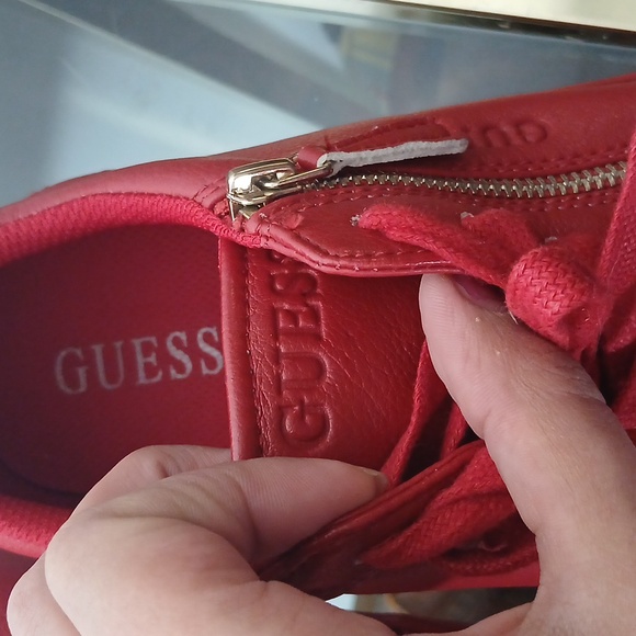 Guess mens red and white zip side sneakers  size 9.5 - Picture 10 of 13